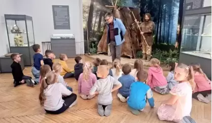 Historia i zabawa – przedszkolaki z Ciechowa w Muzeum Regionalnym
