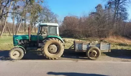 Kierujący ciągnikiem spowodował kolizję z pojazdem firmy Tauron - był nietrzeźwy i poszukiwany
