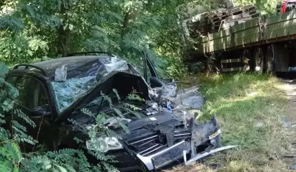 Wypadek! Kierowca zakleszczony w aucie (zdjęcia)