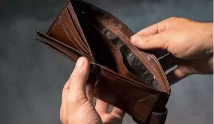 Okradła współpasażerkę. Jej łupem padło ponad 10 tysięcy zł.