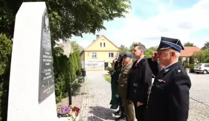 Gmina Udanin oddaje hołd Obrońcom Ojczyzny w Narodowy Dzień Zwycięstwa