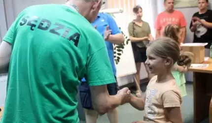 Zawody warcabowe w banku w Środzie Śląskiej