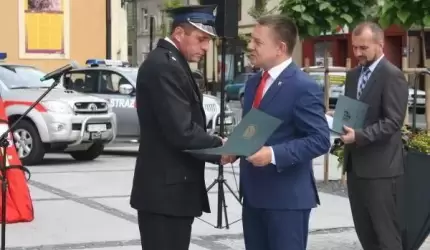 Strażacy z gminnych OSP odebrali nowy sprzęt