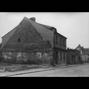 Budynek przy ulicy Daszyńskiego, Środa Śląska. Muzeum Narodowe we Wrocławiu (mnwr.pl)