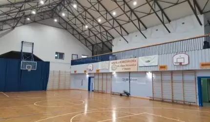 W szkolnym bloku sportowym w Udaninie jest jaśniej i oszczędniej