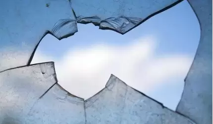 Zostawili córkę samą w mieszkaniu