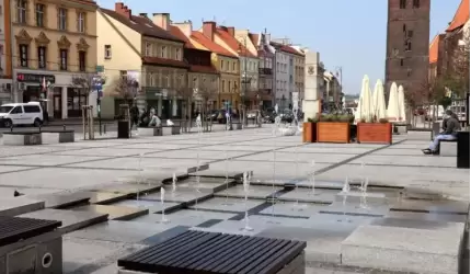 Fontanna na Rynku Dolnym gotowa do sezonu