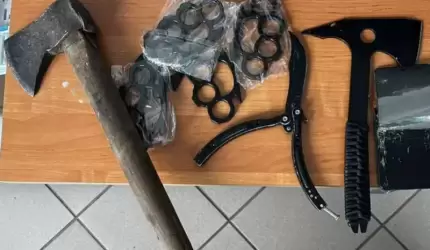 Biedronka celem złodziei – siekiera w ręku, groźby i areszt