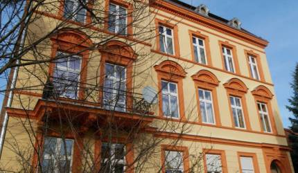 Zabytkowa zabudowa Środy Śląskiej wzbogacona o kolejną odrestaurowaną fasadę