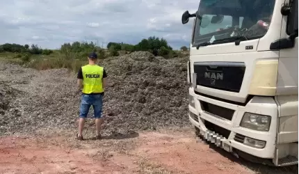 Próbował nielegalnie porzucić odpady - został zatrzymany przez średzkich policjantów