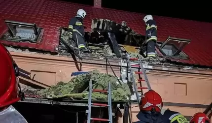 Pożar poddasza w budynku mieszkalnym