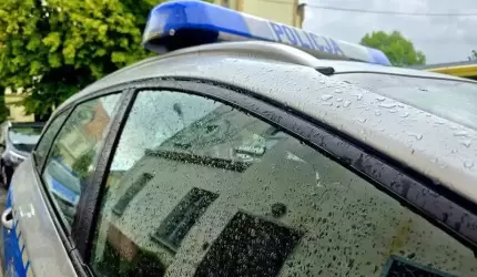 Uwaga na drogach! Deszcz zwiększa ryzyko wypadków – zachowaj ostrożność