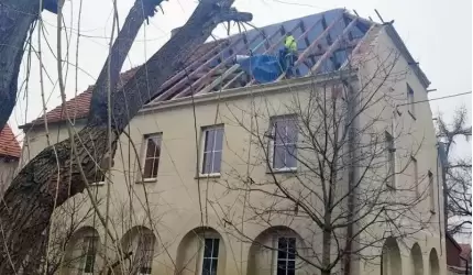 Trwa remont dachu świetlicy wiejskiej w Damianowie