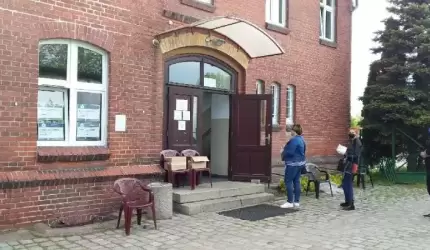 Transport seniorów i niepełnosprawnych na szczepienia w hali OSiR