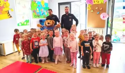 Policjanci i Komisarz Lew z wizytą u przedszkolaków z Wróblowic
