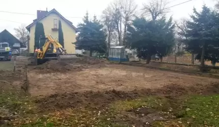 Trwa rewitalizacja placu zabaw w Chwalimierzu