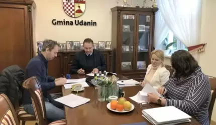 Podpisanie umów na przebudowę dróg w Gminie Udanin