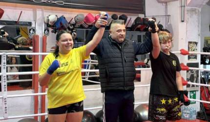 Średzcy pięściarze w ringu – sportowe emocje w Legnicy