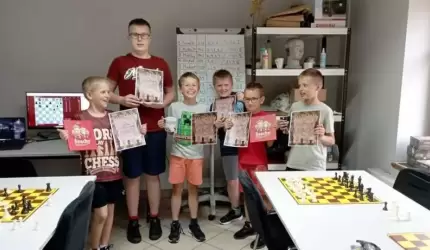 Juniorzy z szachowego klubu średzkiego Domu Kultury zakończyli tegoroczne zajęcia