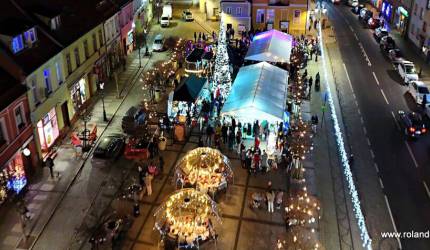 Grudniowe światła miasta – Jarmark Mikołajkowy w sercu Środy Śląskiej