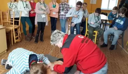 PCK i sanepid szkolą dzieci z pierwszej pomocy