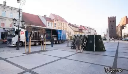 No i jest! Największa choinka, już w średzkim rynku