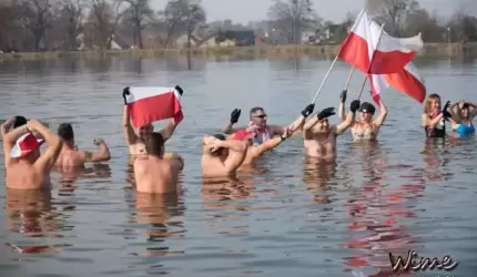 Morsowali dla Niepodległej w średzkich "Kajakach"