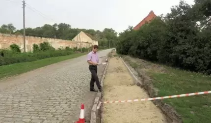 Przebudowa chodnika w Dębicach rozpoczęta