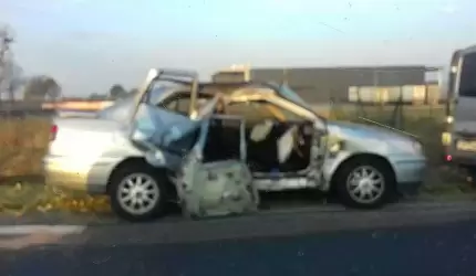 Za Komornikami zderzyły się dwie osobówki