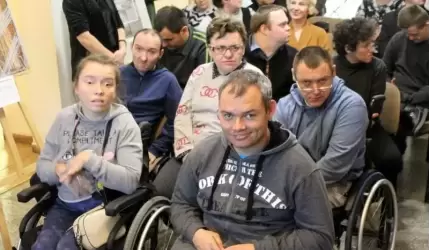 "Linia życia". Jaka jest? Oni to wiedzą!