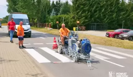 Powiat Średzki inwestuje w bezpieczeństwo na drogach – trwa malowanie oznakowania