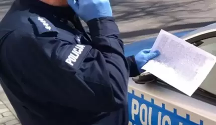 Nie stosowali się do obowiązujących ograniczeń – zostali ukarani mandatami