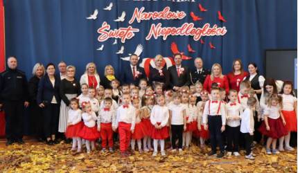 Uroczysty apel z okazji Narodowego Święta Niepodległości w Zespole Szkolno-Przedszkolnym w Udaninie