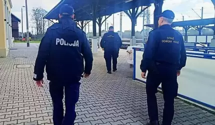 Świąteczno-noworoczne podróże koleją? Średzcy Policjanci przypominają o zasadach bezpieczeństwa