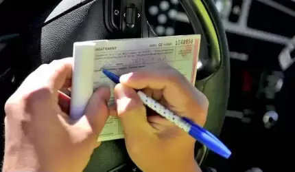 Spowodował kolizję, ale nie przyjął mandatu