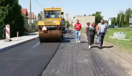 Przedstawiciele powiatu wizytowali inwestycje drogowe
