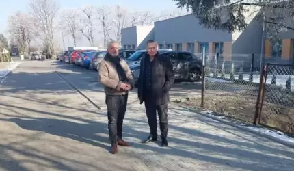 Poprawa komunikacji przy żłobku i szkole w Kostomłotach