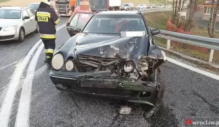 Zderzyły się dwie osobówki. Straty to około 10 tys. zł