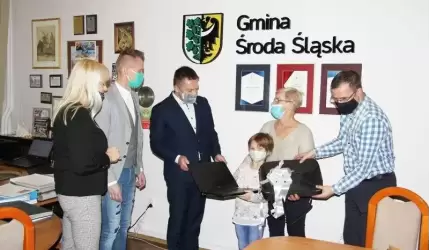 Podarowany laptop trafił do Kryniczna