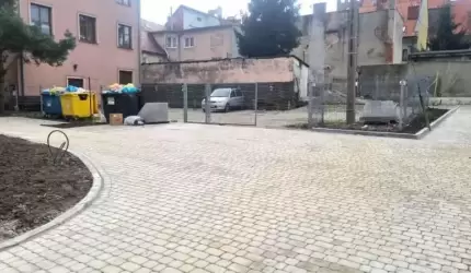 Postępy prac rewitalizacyjnych podwórka przy ul. Kolejowej