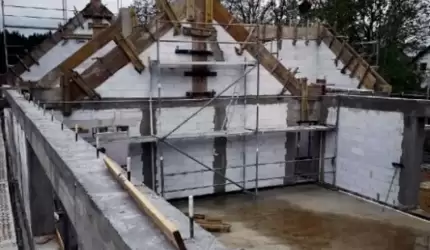 Budynek świetlicy w Wilkszynie pnie się w górę