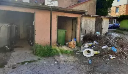 Nielegalne odpady przy śmietnikach to coraz większy problem