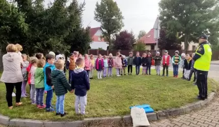 Strażnicy miejscy edukują przedszkolaków i uczniów