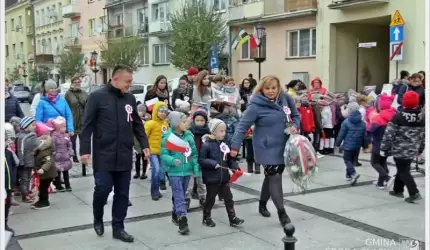 Patriotycznie na średzkim Rynku Dolnym