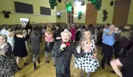 Wyjątkowy Dzień Kobiet w Ciechowie – radość, muzyka i wspólna zabawa