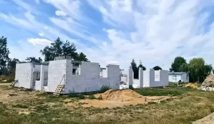 Świetlica w Rachowie pnie się w górę