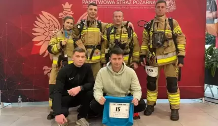 Średzcy strażacy na Mistrzostwach Polski w biegu po schodach - Sky Tower Run 2024