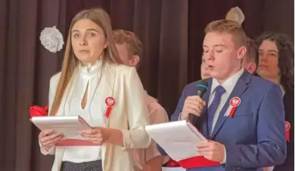 Uroczysty apel z okazji Święta Niepodległości w PZSP nr 1