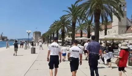 Polscy policjanci pełnią służbę na chorwackim wybrzeżu Adriatyku