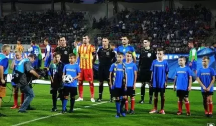 Dziecięca eskorta, a wśród niej dzieci z Damianowa i Piekar